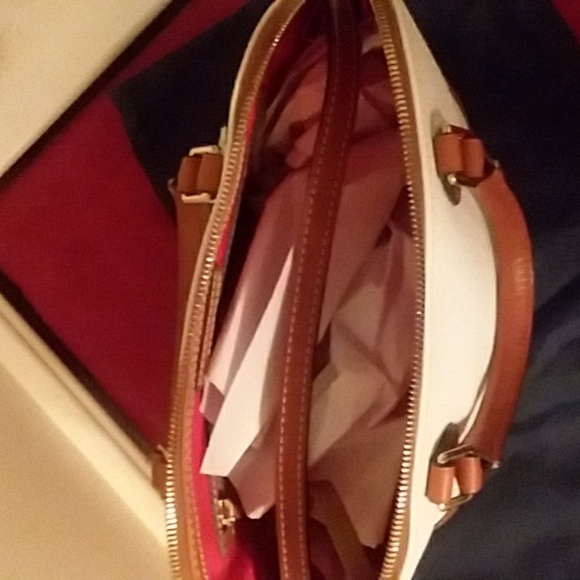 🎁 SOLD NEW Dooney & Burke White w SaddleTan Bag/Crossbody - Picture 12 of 12